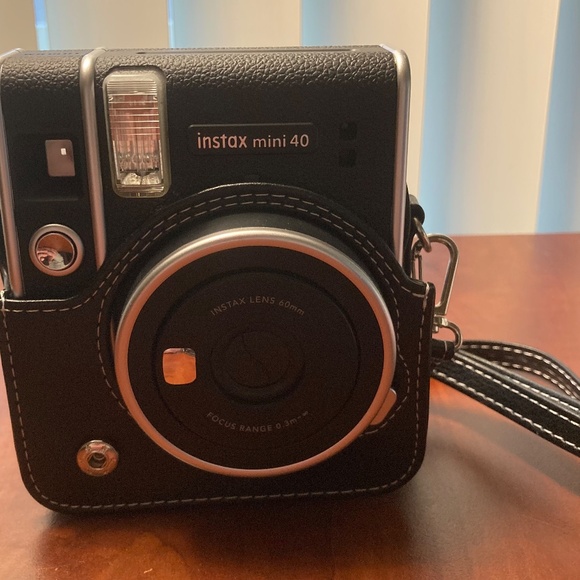 Barely Used Fujifilm Instax Mini 40 Instant Camera - Black - Picture 3 of 10